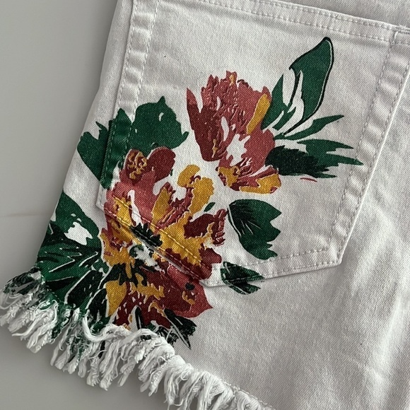 Guess White Floral High Rise Jean Raw Edge Shorts Size 26 - Picture 3 of 6